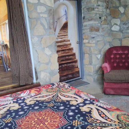 La Loma Del Chivo Llc Stone Cottage Alternative Building Маратон Екстер'єр фото