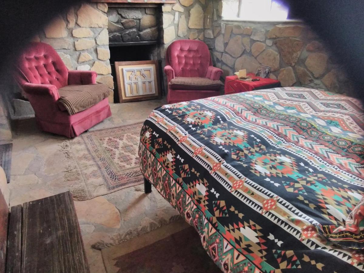 La Loma Del Chivo Llc Stone Cottage Alternative Building Маратон Екстер'єр фото