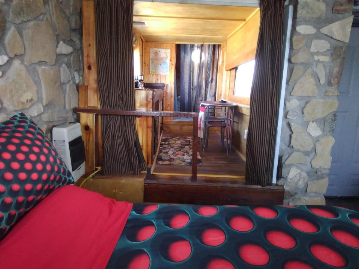 La Loma Del Chivo Llc Stone Cottage Alternative Building Маратон Екстер'єр фото